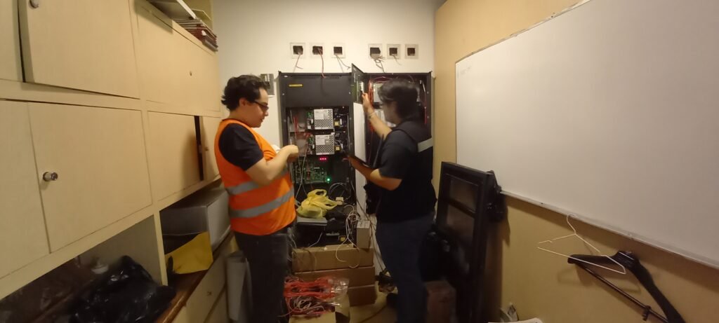 Tableros de Detección de Humo y Alarmas