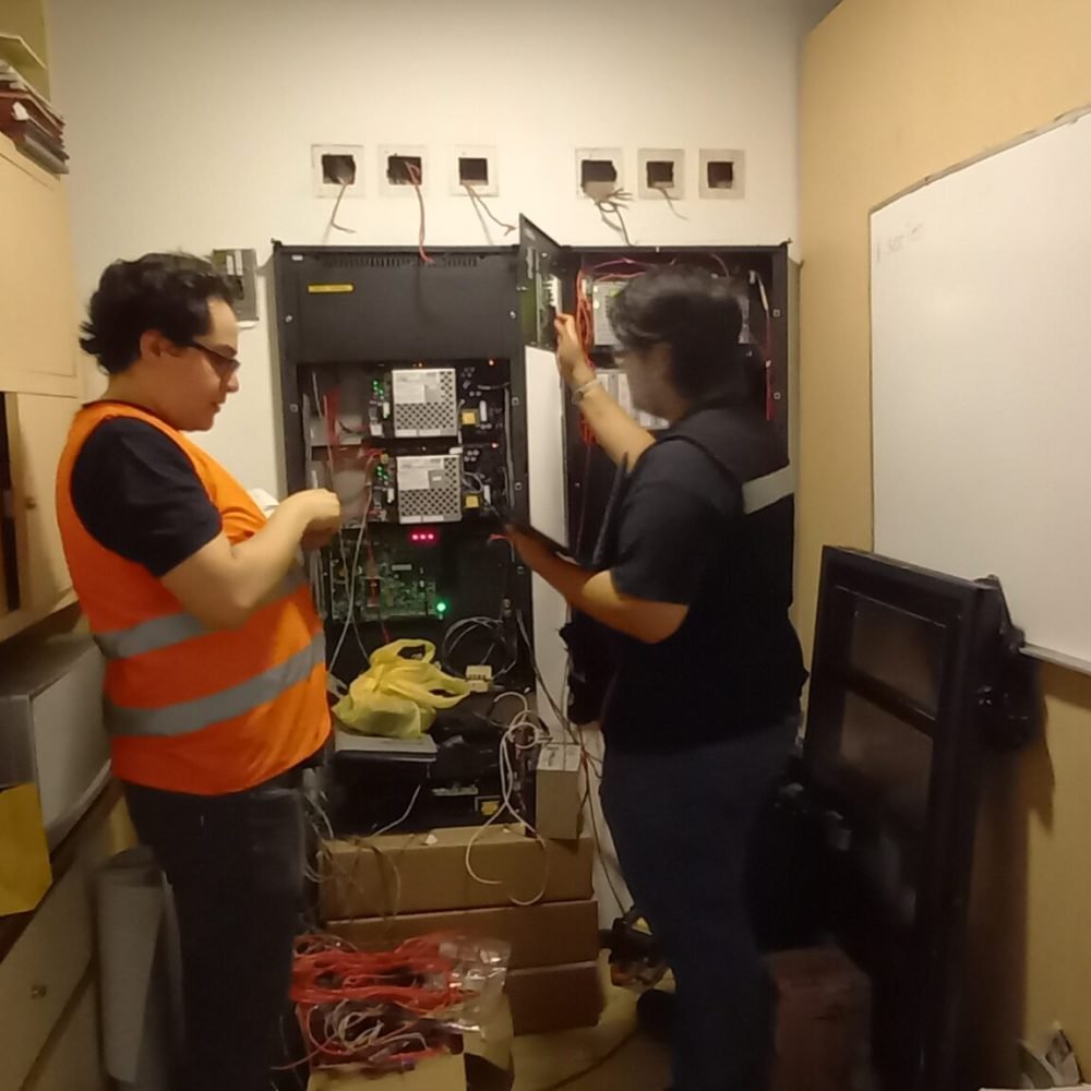 Tableros de Detección de Humo y Alarmas