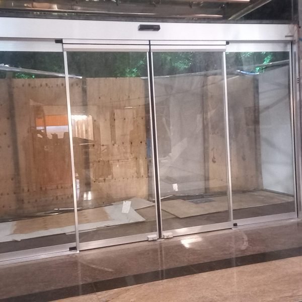 Instalación de puerta automática